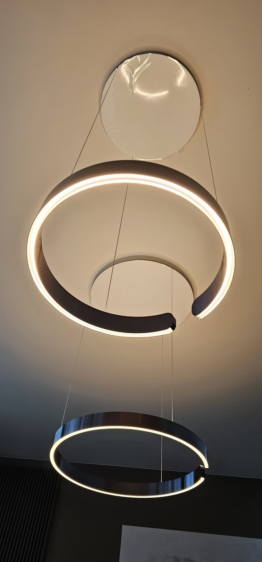 Hanglamp geïnstalleerd in een interieur